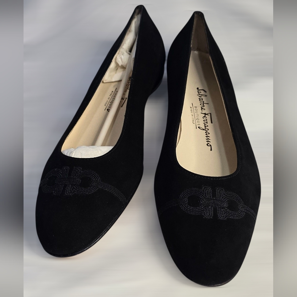 💎💎Salvatore Ferragamo💎💎 Black Flats Timeless Elegance